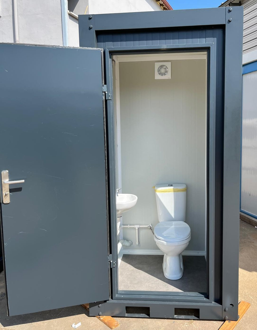 Kontener sanitarny WC - POJEDYNCZA TOALETA GOTOWA DO PODŁĄCZENIA - Antracyt